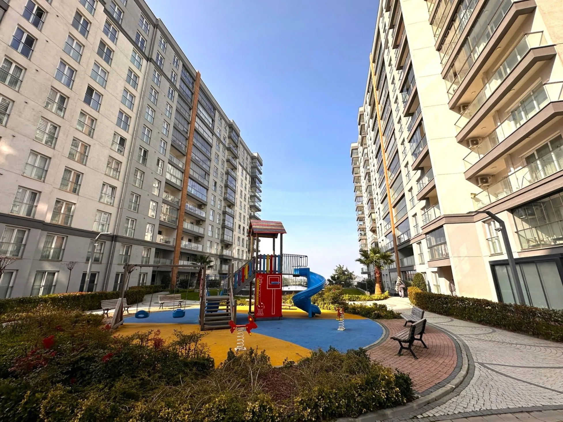 FOA'dan Avrupa Konutları 5 Göl Manzaralı Ebveyn Banyolu 2+1 Kiralık