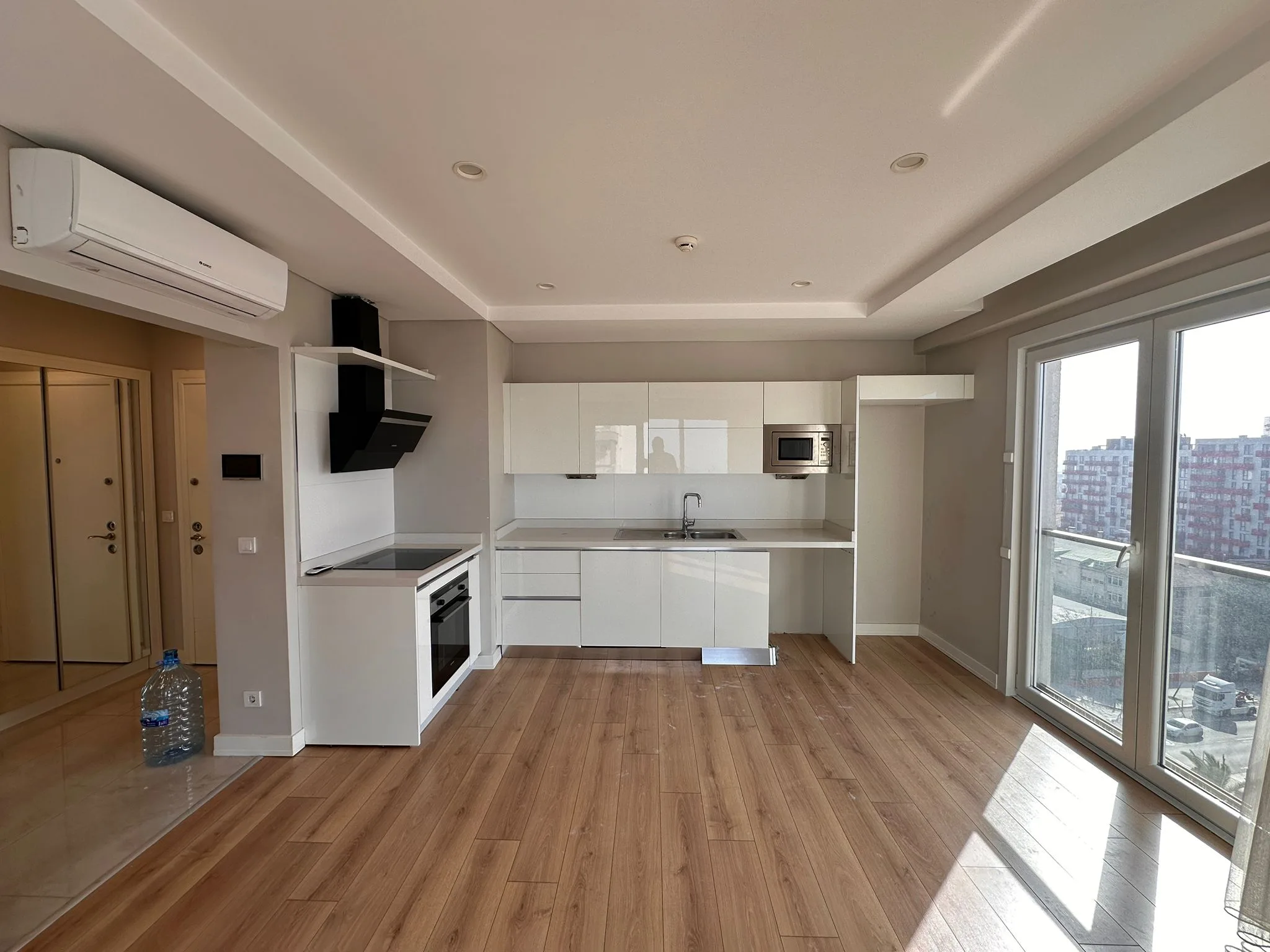 FOA'dan Avrupa Konutları 5 Göl Manzaralı Ebveyn Banyolu 2+1 Kiralık