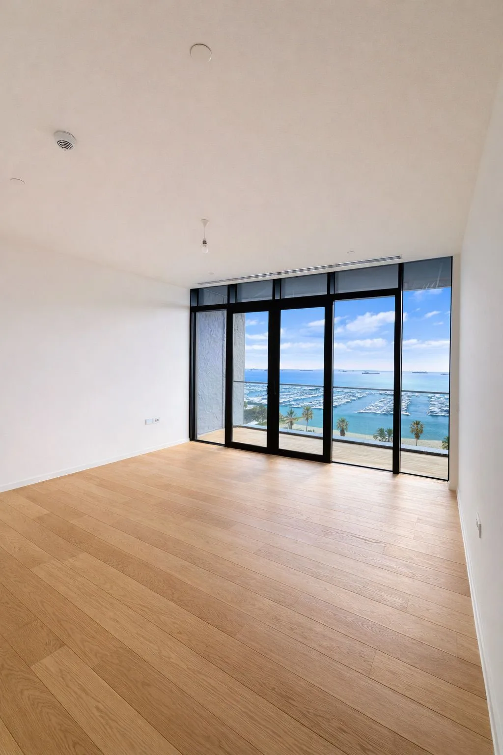 Ataköy Marina'da Full Deniz Manzaralı 2+1 Daire