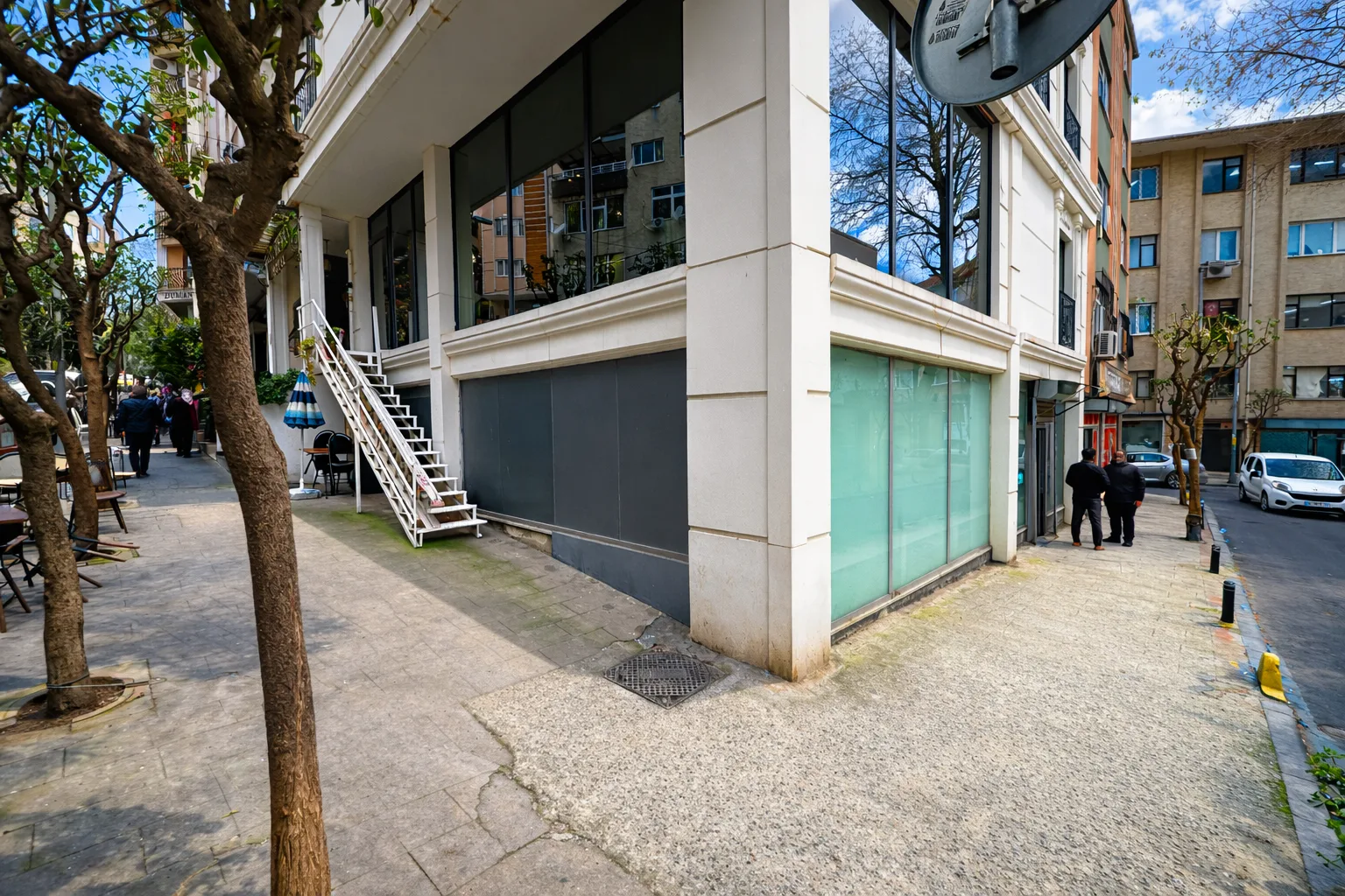 FOA'dan Şişli Meşrutiyet’te 240 m² Depolu Satılık Dükkan | Merkezi Konum